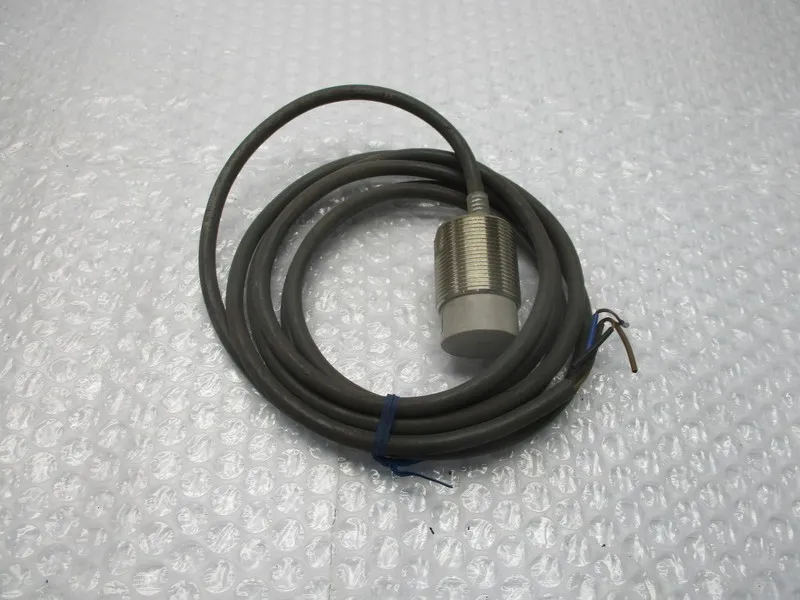 Датчик приближения Omron E2E-X18ME1 Proximity Sensor 12-24VDC 2348