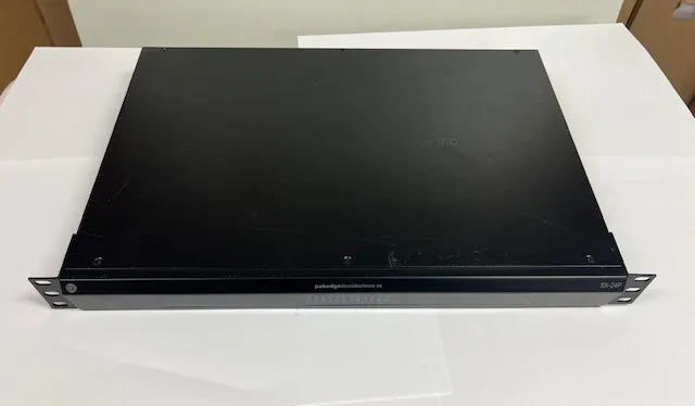 Коммутатор Pakedge SX-24P 24-Port Gigabit Managed PoE+ Ethernet Switch 4- SFP po — фото лота 1