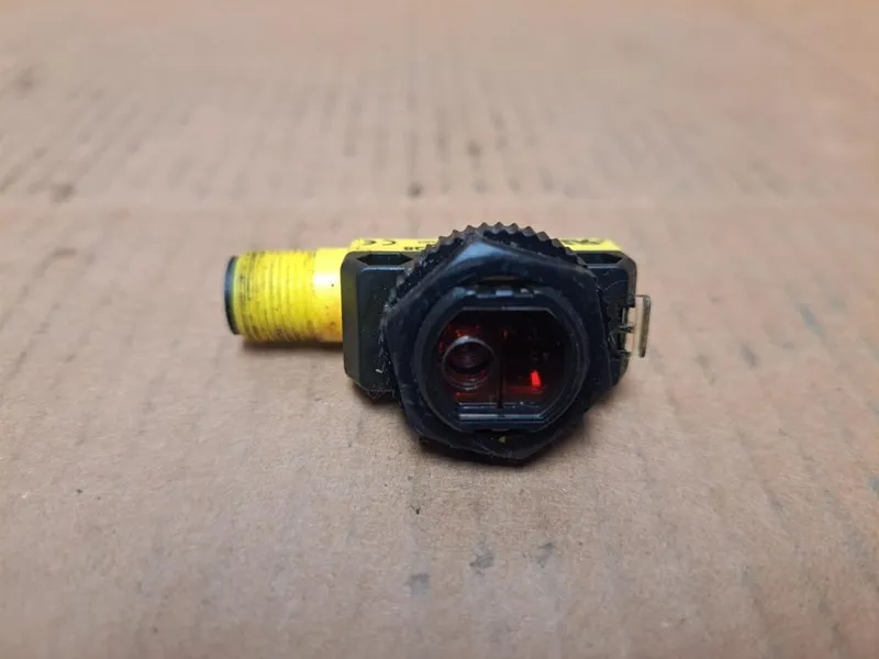 Фотоэлектрический датчик BANNER QS18VP6LDQ8 Photoelectric Sensor 10-30VDC