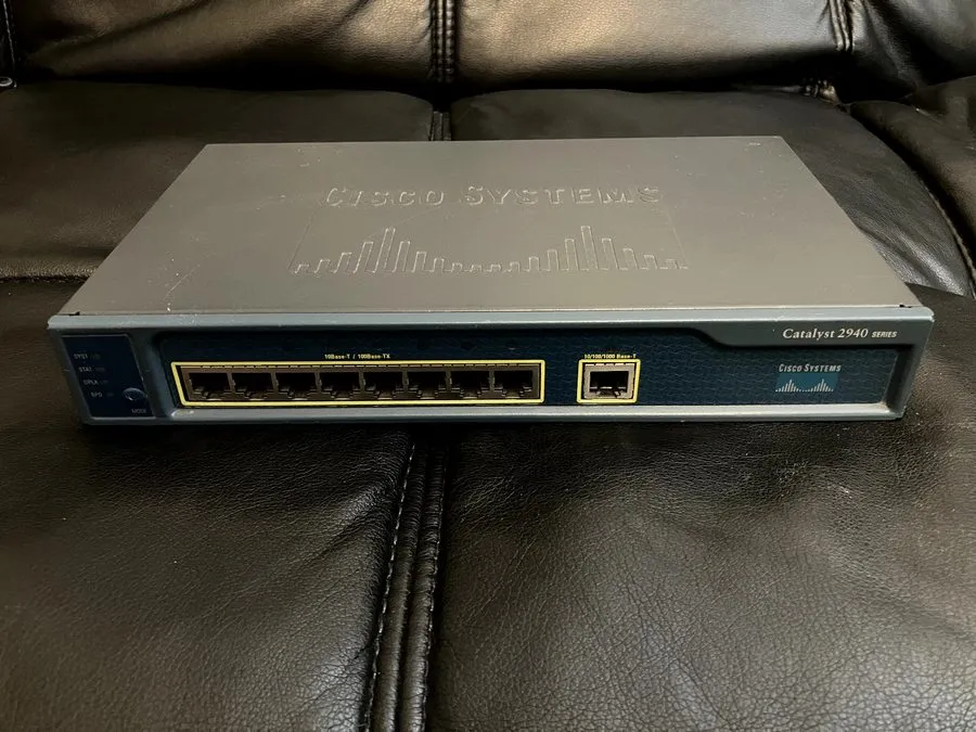 Коммутатор Cisco Catalyst 2940 Managed Switch: 8-Port Fast Ethernet Enterprise