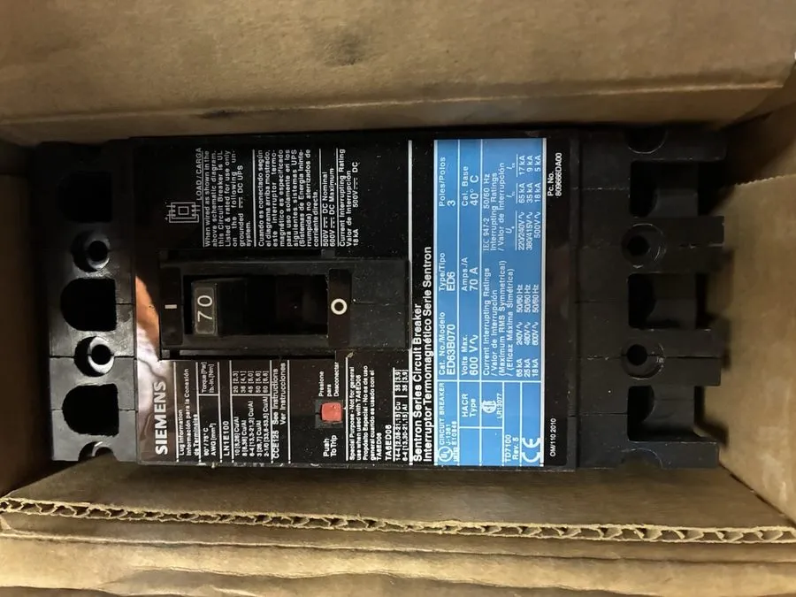 Автоматический выключатель Siemens ED63B070 Circuit Breaker 3 Pole 70A 600V Sent