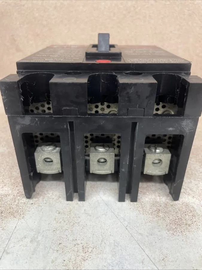 Автоматический выключатель FS340040A Cutler-Hammer Type FS Circuit Breaker 3 Pol