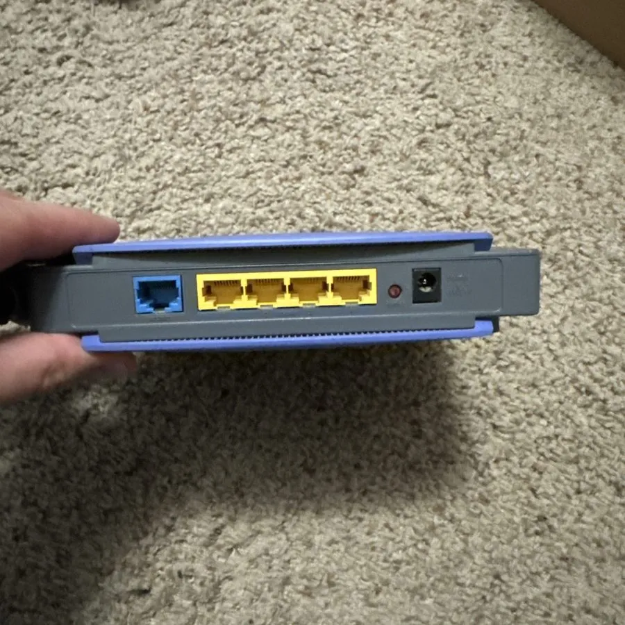 Маршрутизатор Linksys WRT300N 270 Mbps 4-Port Gigabit Wireless N Router — фото лота 2