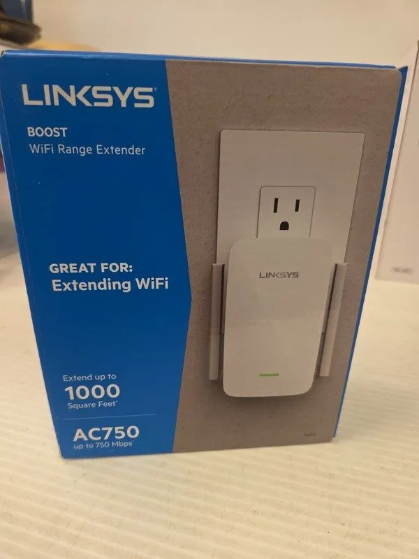 Объектив Linksys Model RE6300 AC750 Boost Dual-Band Wi-Fi Gigabit Range Extender — фото лота 1