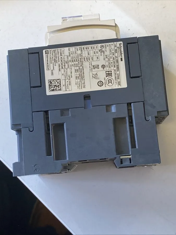Контактор SCHNEIDER ELECTRIC TeSys D Contactor LC1D50AP7 3-Pole 50A 230VAC Coil  — фото лота 2