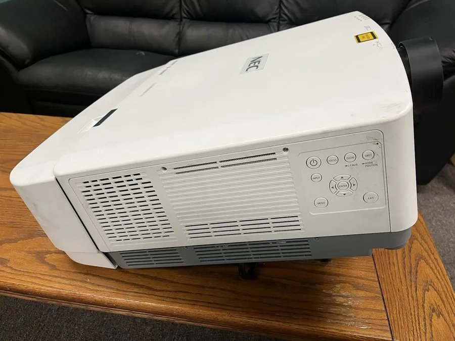 Проектор NEC NP-PA653UL 6,500 Lumen Laser Projector w/ NP41ZL Zoom Lens