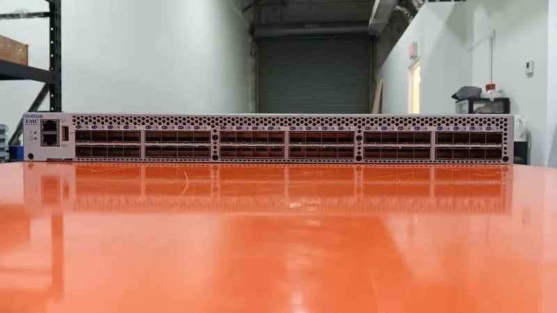 Коммутатор Brocade DS-6510B 48 Port SFP Fiber FC Switch 36 Port Active Licensed — фото лота 1
