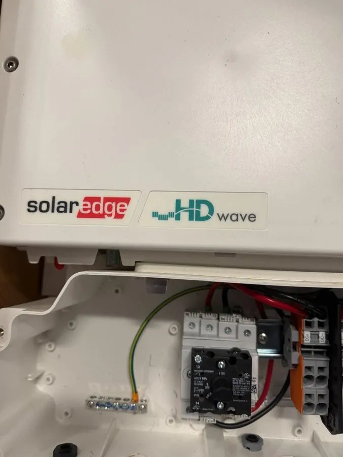 Инвертор SolarEdge SE7600H-US HD-Wave Grid-Tie 7600W Inverter Rapid Shutdown Wi-