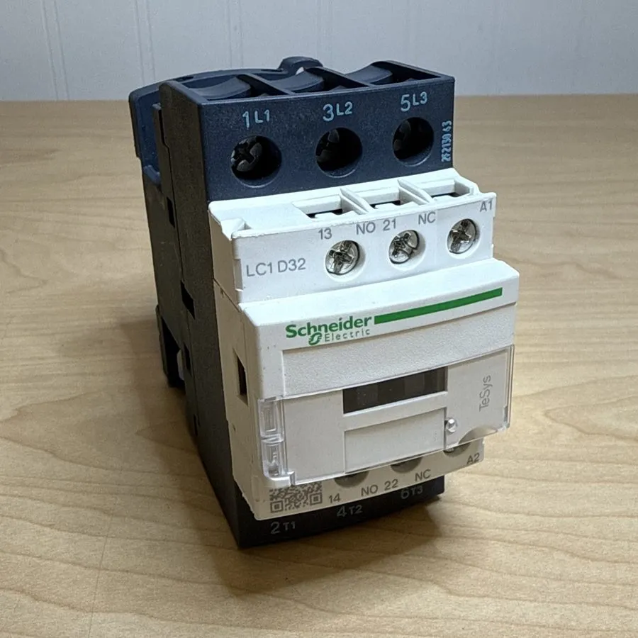 Контактор Schneider Electric TeSys LC1D32 BD 24V DC Contactor (J3B)