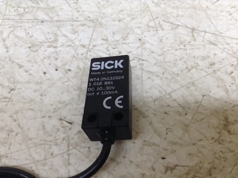 Датчик приближения Sick WT4-2N132S24 Photoelectric Proximity Switch Sensor 10-30