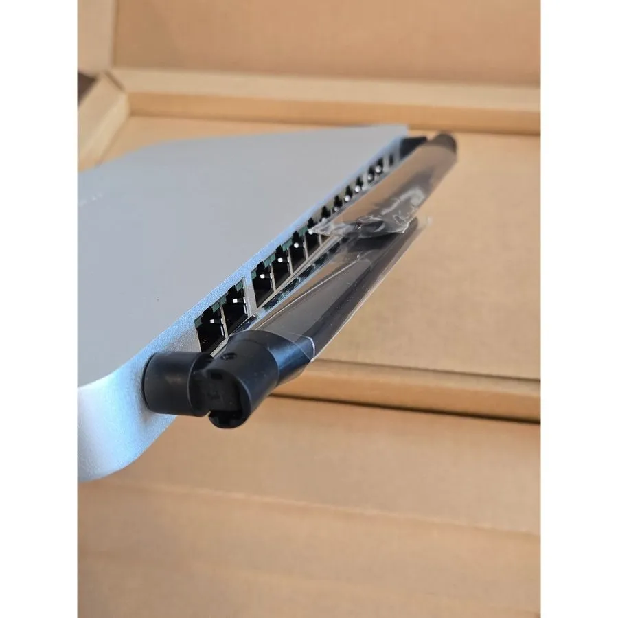 Маршрутизатор Cisco Meraki MX68CW-HW-NA LTE & 802.11ac Router/Security Appliance — фото лота 1
