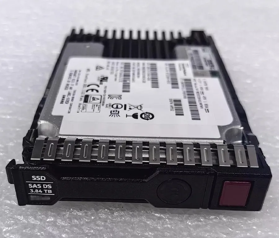 SSD-накопитель P10460-B21 P10610-001 HPE 2.5'' 3.84TB SAS 12G RI SFF SSD