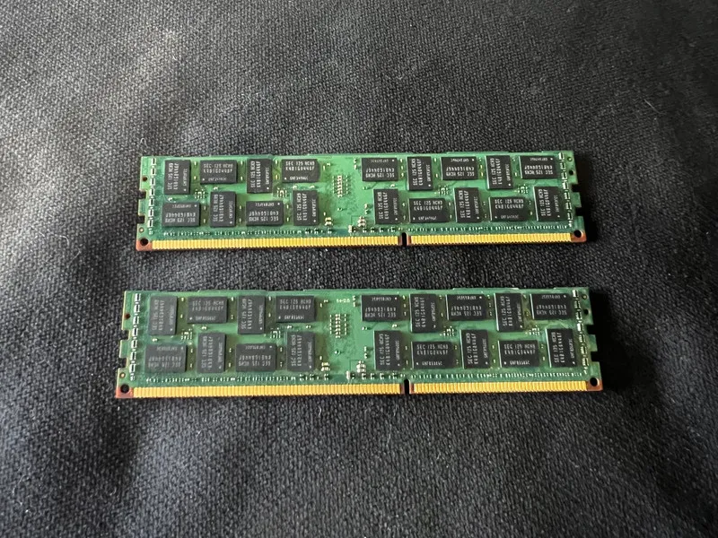 Модуль памяти Samsung 4GB 2Rx4 PC3-10600R M393B5170FH0-CH9 DDR3 Server Ram