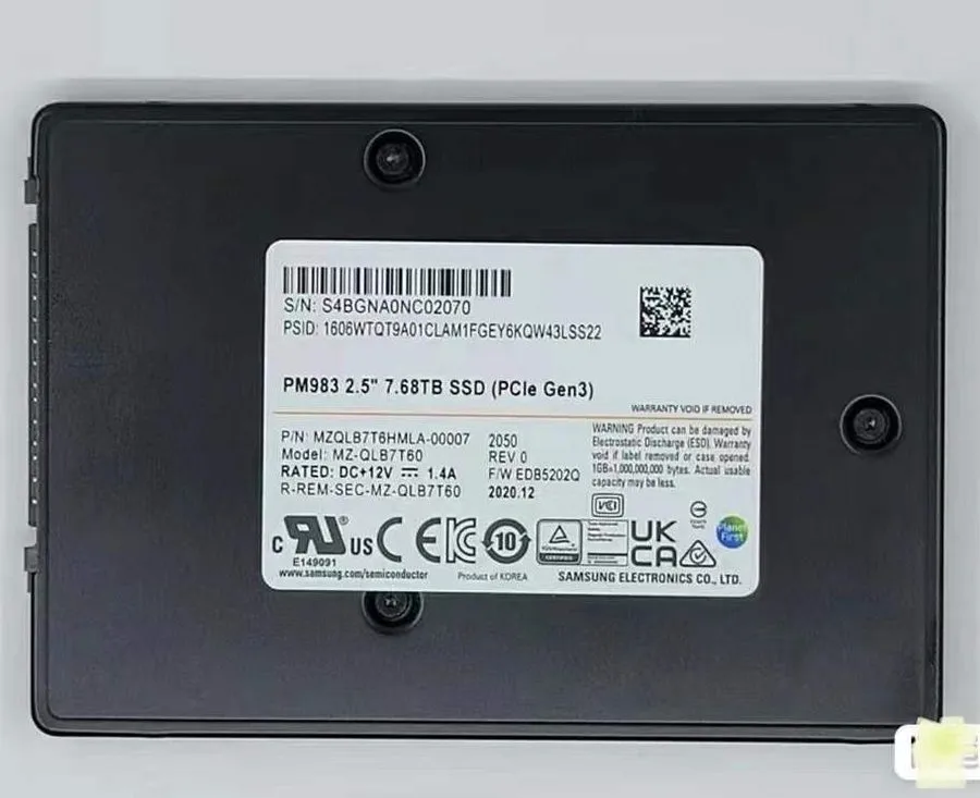 SSD-накопитель Samsung PM983 7.68TB SSD 2.5" NVMe PCIe Gen 3 U.2 MZQLB7T6HMLA-00