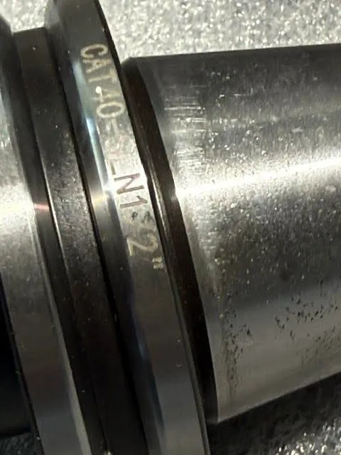 Режущий инструмент CAT40-SLN 1" End Mill Holder w/thru coolant pull tab — фото лота 1