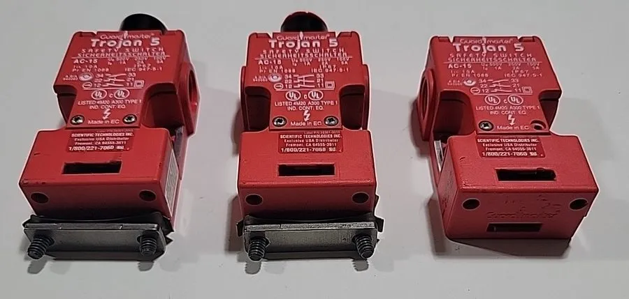 Реле безопасности Allen Bradley Guardmaster Trojan 5 Safety Interlock Switch 440
