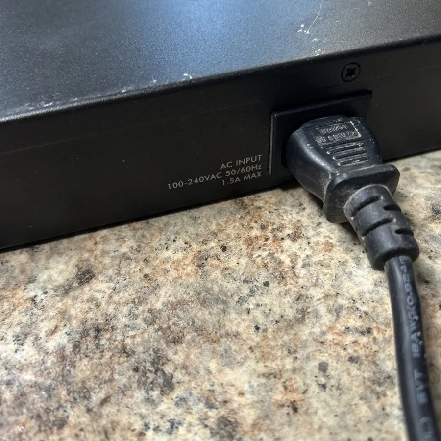 Коммутатор Zyxel ES-2108PWR 8+1 port Managed PoE Ethernet Switch — фото лота 3