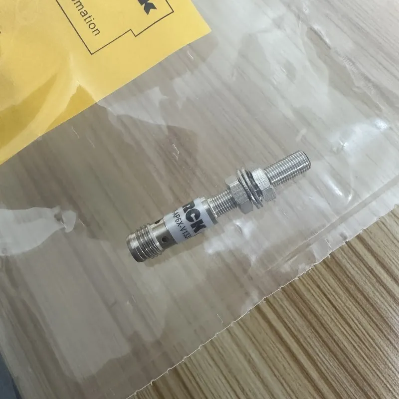 Датчик приближения Turck BI1-EG05-AP6X-V1331 Inductive Proximity Sensor 10-30VDC