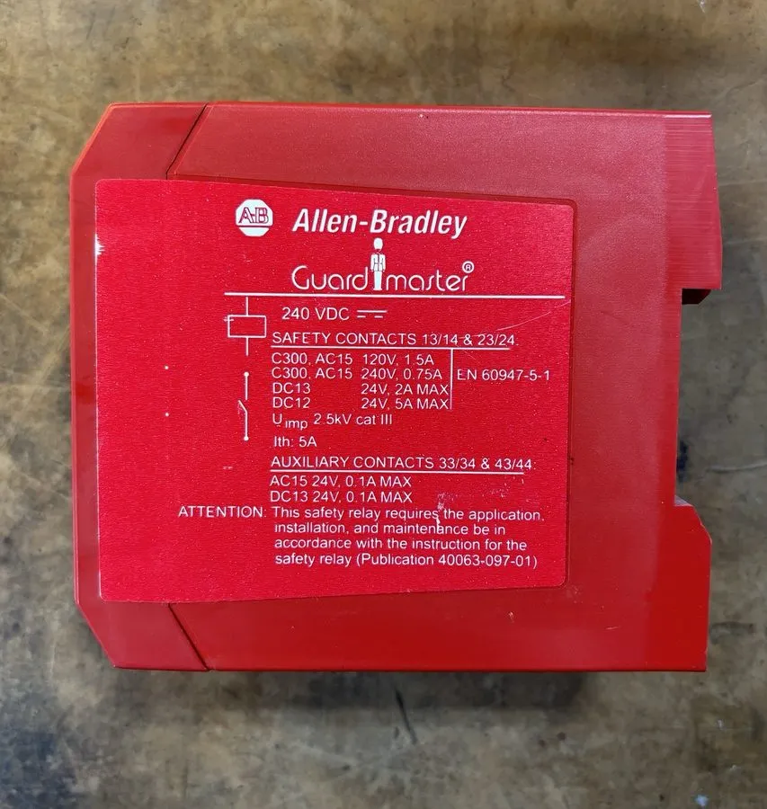 Реле безопасности Allen Bradley 440R-ZBL220Z24 Safety Relay 24VDC Ser A