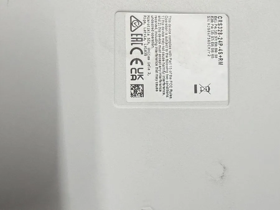 Коммутатор Mikrotik CRS328-24P-4S+RM 24 Port Gigabit Ethernet Router/switch PoE  — фото лота 2
