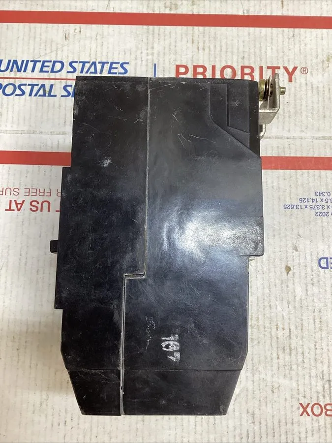Автоматический выключатель General Electric E11592 3-Pole Circuit Breaker 100A 2