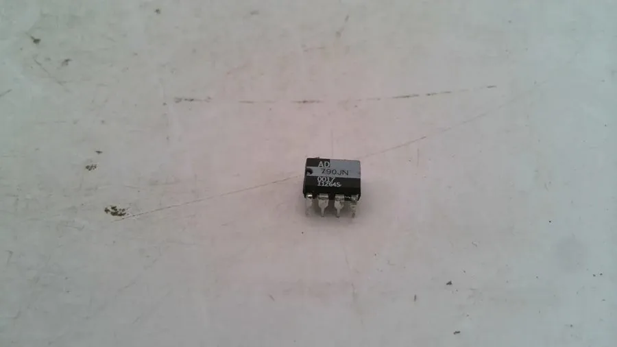Микросхема IC Analog Devices AD790JN