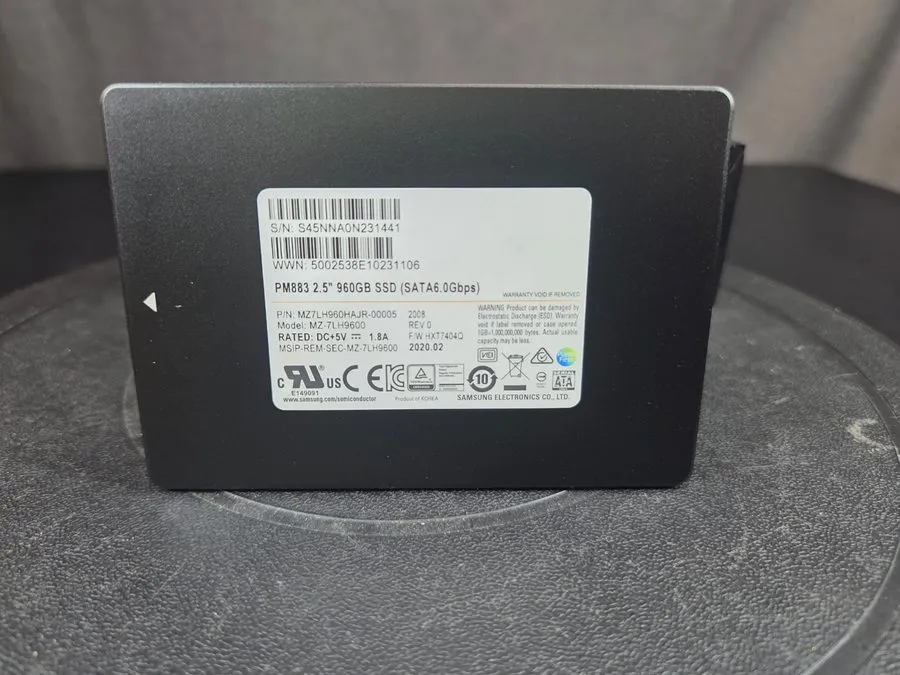 SSD-накопитель MZ-7LH9600 SAMSUNG PM883 960GB 2.5'' SATA 6.0Gbps MZ7LH960HAJR-00