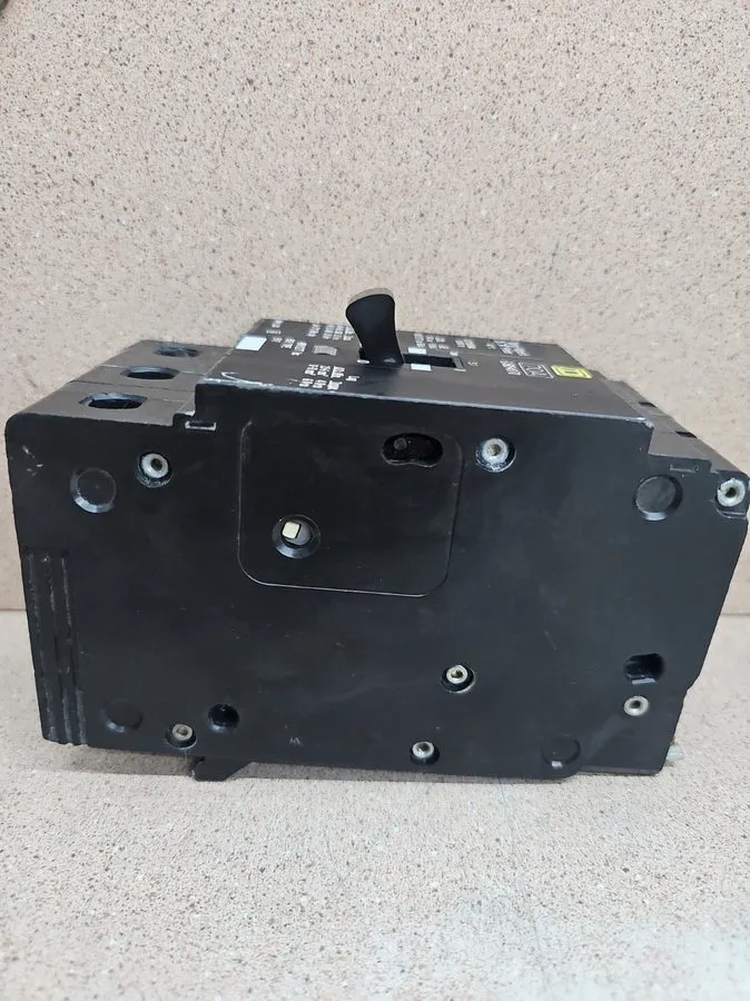 Автоматический выключатель Square D EJB34070 3 Pole 70 Amp 480V Circuit Breaker  — фото лота 2