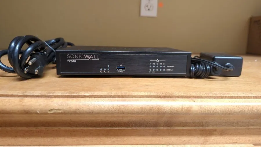 Межсетевой экран Dell SonicWALL TZ300 Network Security Appliance Firewall Router
