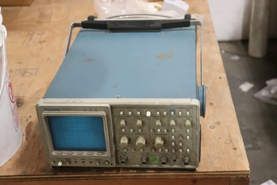 Осциллограф Tektronix 2430A 2 Channel Digital Oscilloscope 150 MHz