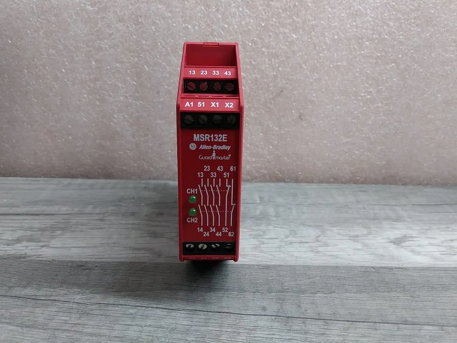 Реле безопасности Allen Bradley 440R-E23191 MSR132E Guardmaster Safety Relay 24V