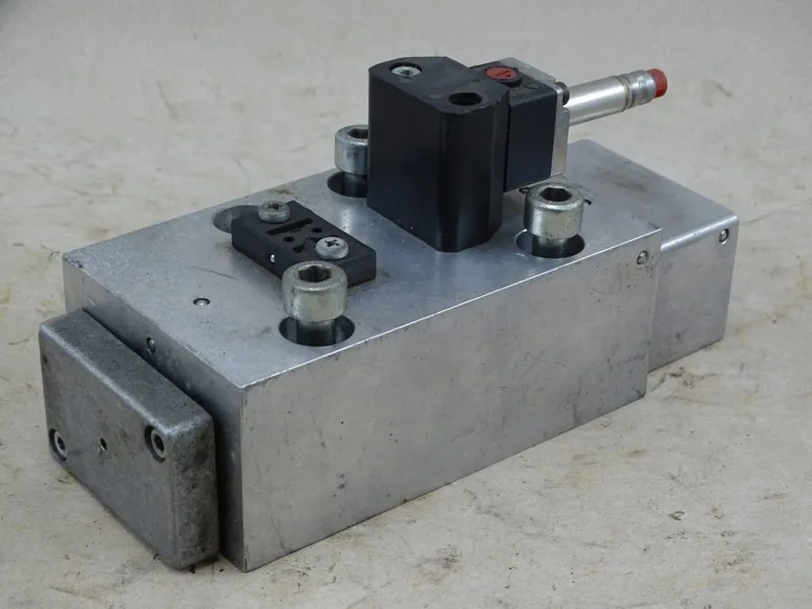 Электромагнитный клапан Norgren Pneumatic System Single Solenoid Valve UM2235422