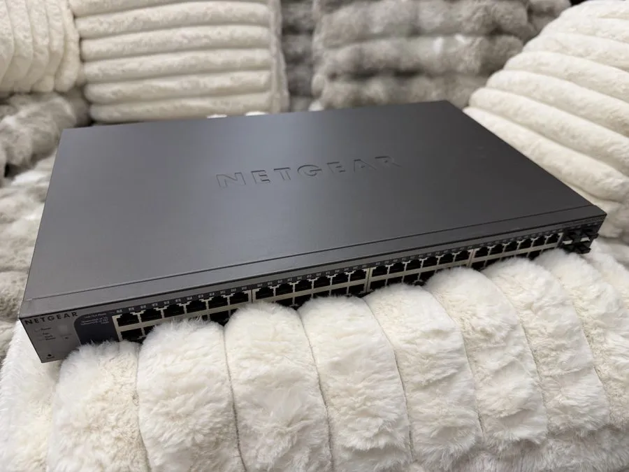Коммутатор NetGear GS752TXS ProSafe 52-port Gig Smart switch,48x 1 GB RJ45 4x 10