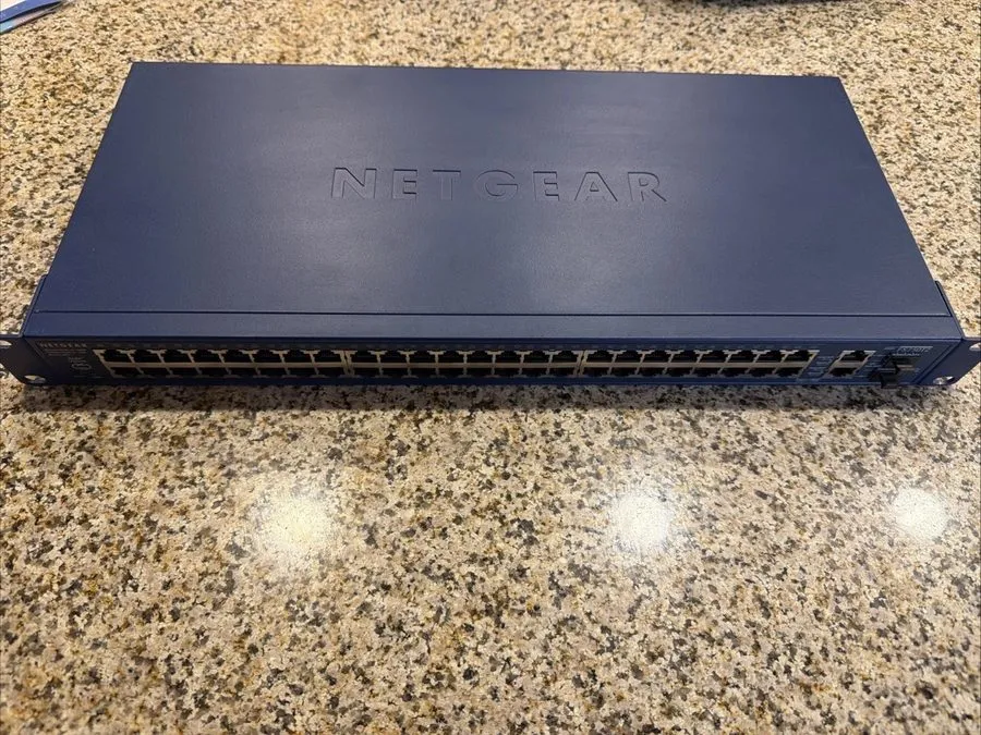 Коммутатор NetGear ProSafe (FS750T2) 48-Ports Rack-mountable Ethernet Switch