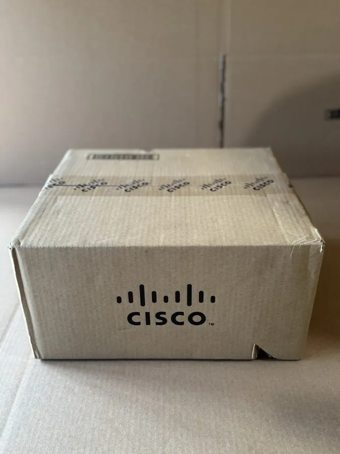 Коммутатор Cisco C1000-16P-E-2G-L 16 port POE switch shipping — фото лота 1