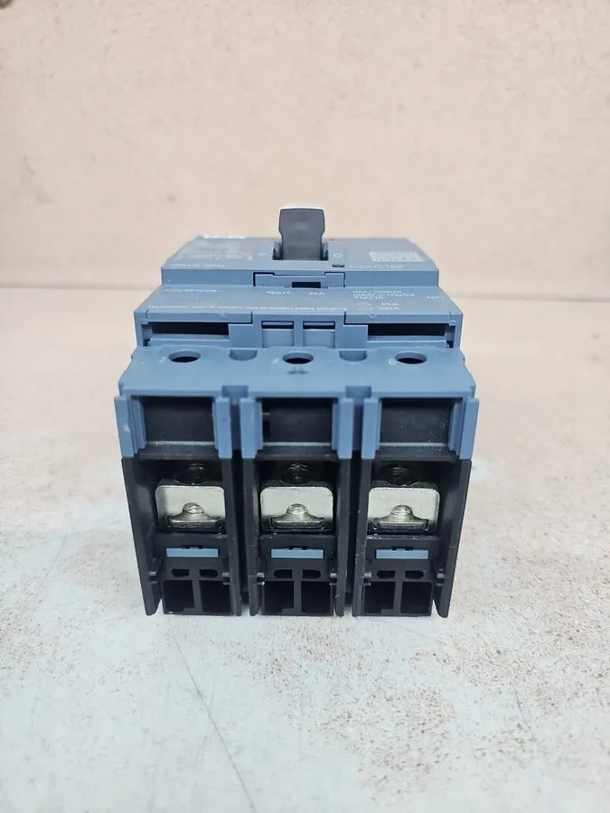 Автоматический выключатель 3VA4125-5ed34-0AA0 SIEMENS 3 POLE 25 AMP BOLT-ON CIRC