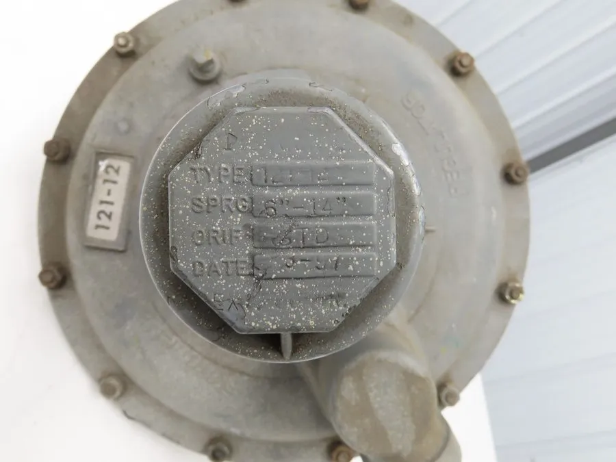 Трубопроводная арматура Invensys 121-12 1-1/12" NPT Gas Regulator