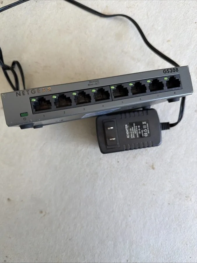 Коммутатор Netgear GS308v2 8-Port Gigabit Ethernet Desktop Network Switch GS308