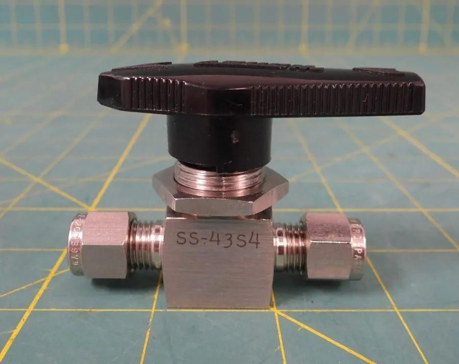 Клапан Swagelok SS-43S4 316 Stainless Steel Ball Valve 1/4"