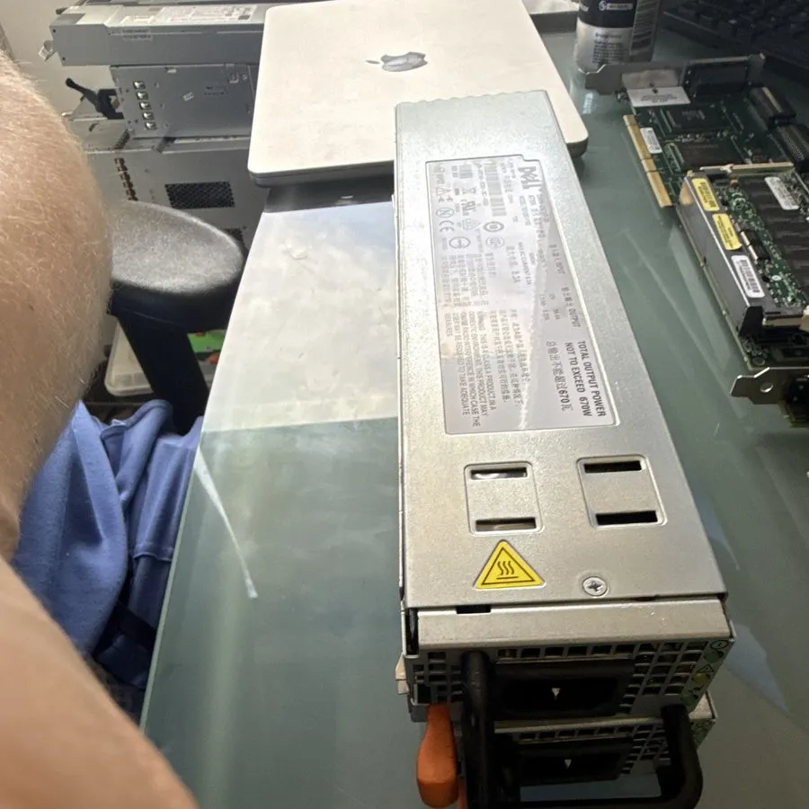 Блок питания HY104 Dell PowerEdge 1950 670W Power Supply 0HY104 **Pulled — фото лота 1