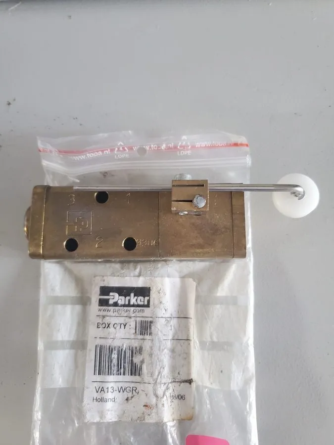 Коммутатор Parker VA13-WGR Pneumatic Limit Switch — фото лота 1