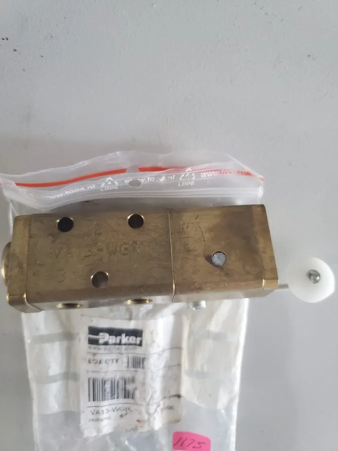 Коммутатор Parker VA13-WGR Pneumatic Limit Switch — фото лота 2