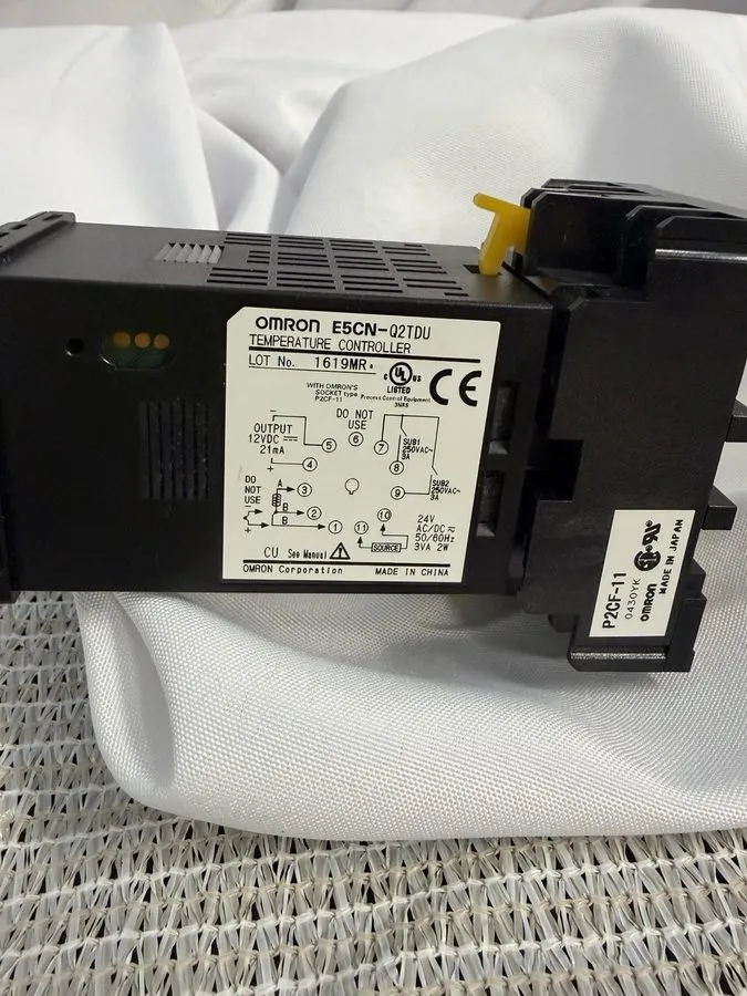 Датчик температуры OMRON E5CN-Q2TDU TEMPERATURE CONTROLLER 100-240VAC. with P2CF