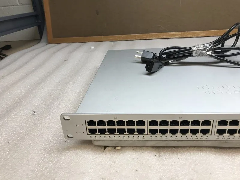 Коммутатор CISCO MERAKI MS220-48-HW 48Port Gigabit Cloud Managed Switch UNCLAIME — фото лота 2