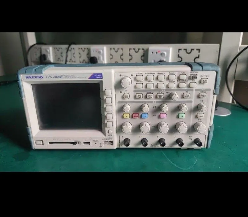 Осциллограф Tektronix TPS2024B 200MHz 2GS/s 4CH Oscilloscope Digital Storage