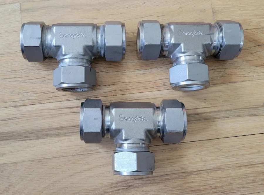Фитинг Swagelok 316 Stainless Steel Tube Tee Fitting 1" w/Nuts SS-1610-3