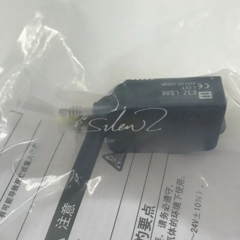 Фотоэлектрический датчик Omron E3Z-LS86 Photoelectric Sensor 20-200mm PNP Male M