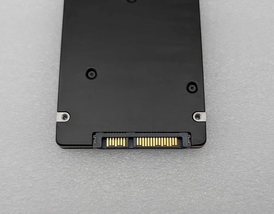 SSD-накопитель MZ-7LH3T80 Samsung PM883 Series 3.84TB 2.5" SATA 6Gb/s SSD MZ7LH3 — фото лота 1
