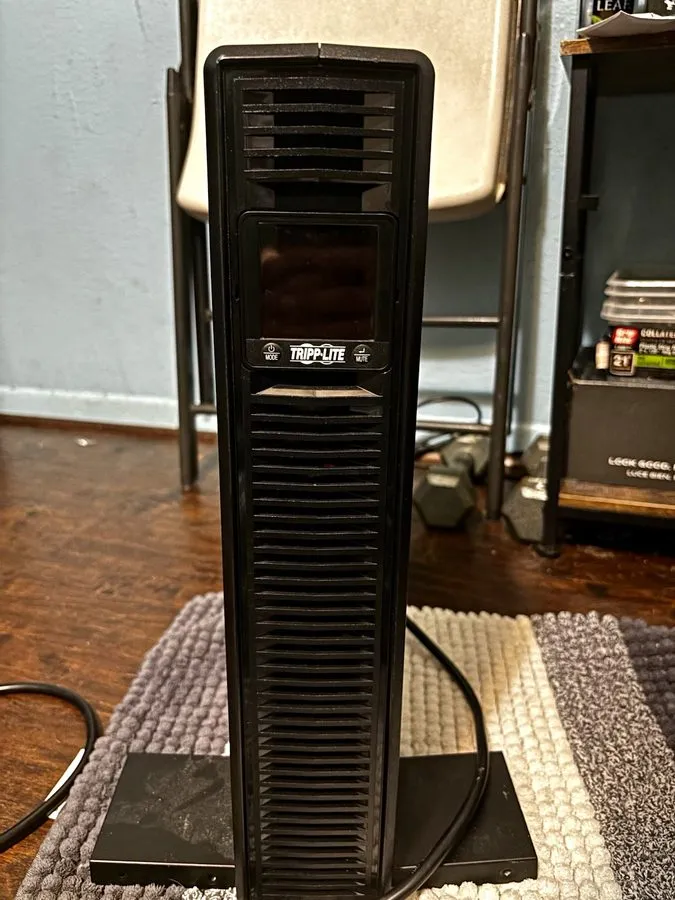 Дисплей Tripp Lite SMART1500LCD 1500VA 900W Rackmount UPS AVR LCD 8 Outlets