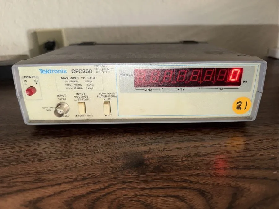 Тестер Tektronix CFC250 100 MHz Frequency Counter